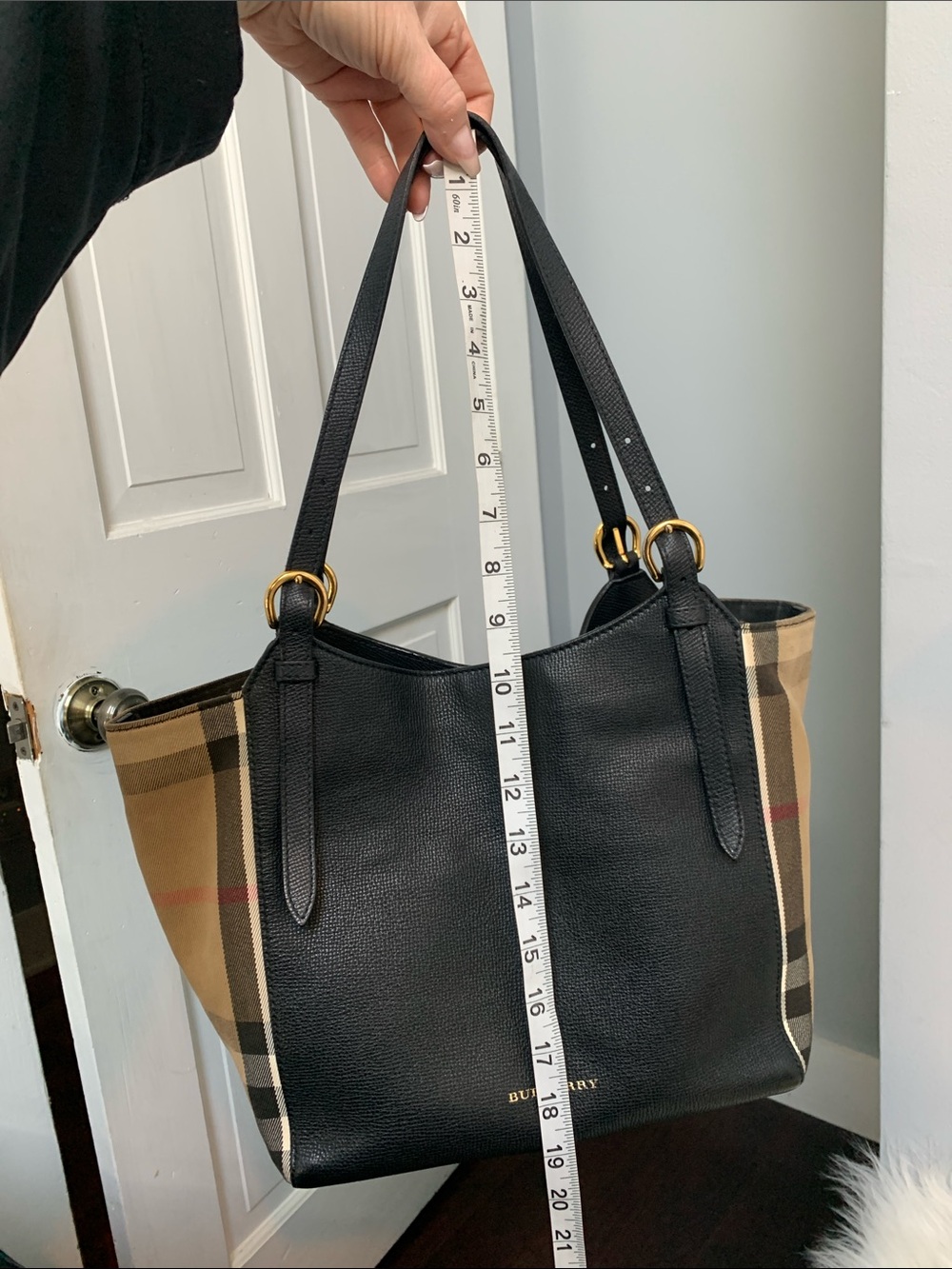 Authentic Burberry Canterbury Tote black leather, check sides - Picture 10 of 16